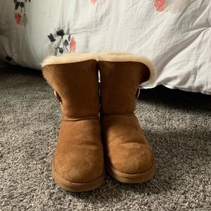 Authentic chestnut Bailey button ugg boots